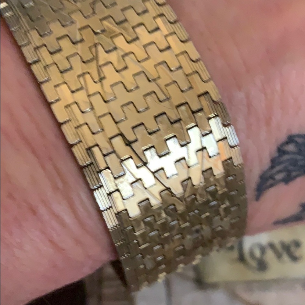 Vintage  large heavy wide gold plated bracelet - Picture 9 of 14